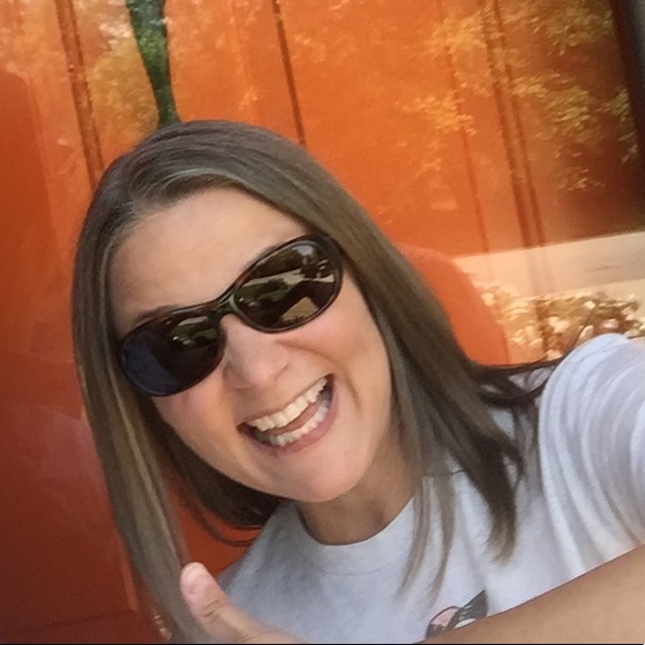 Meet your Posher, Carla - Picture 1 of 3